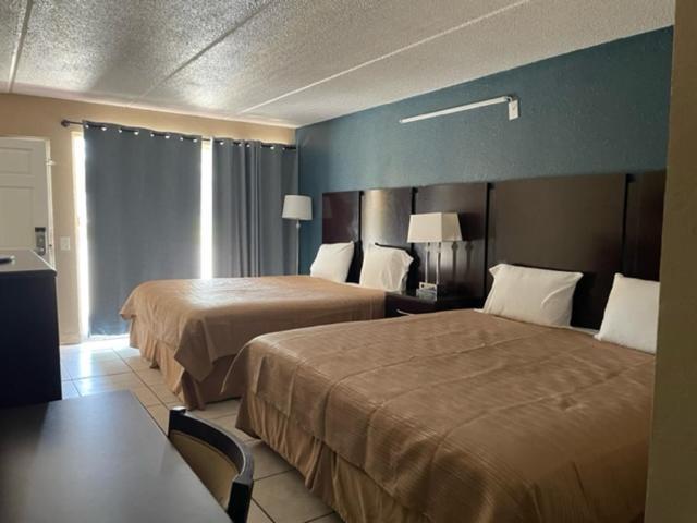 Royal Inn Лайв-Ок Екстер'єр фото